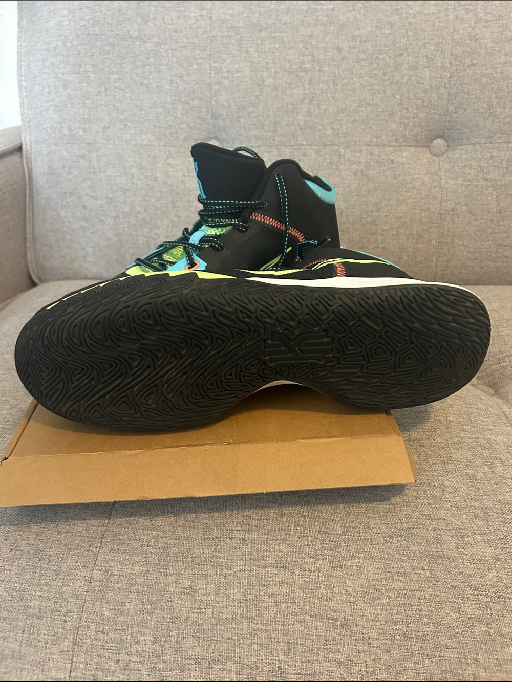 Kyrie Irvin FNike Black & Neon Green Men's Basketball Sneakers - Picture 7 of 9